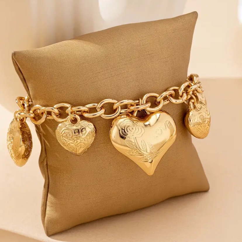 14k Gold Plated Heart Charm Bracelet 45$